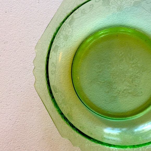 Green Florentine Depression Glass Berry Bowl - Picture 10 of 10